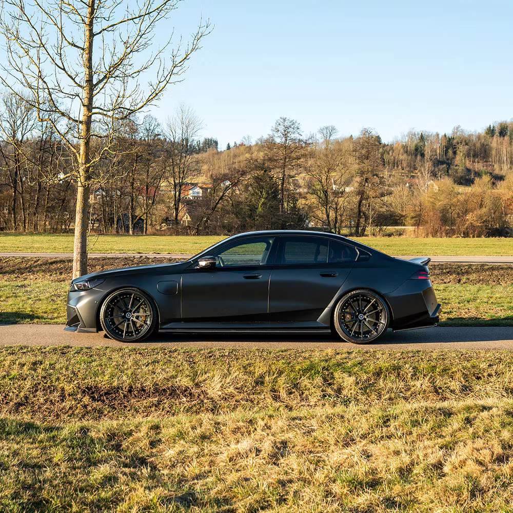 BAS DE CAISSE LATÉRAUX CARBONE CT, BMW G90/G99 M5 2024+ - CT DESIGN