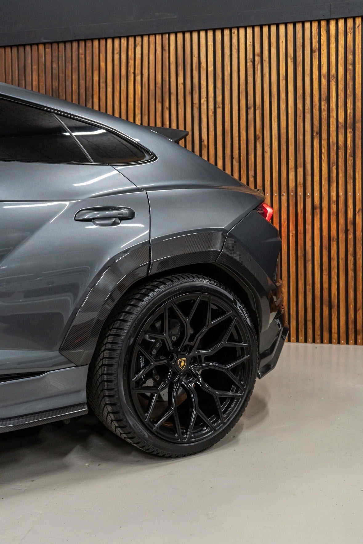 URUS - Elargisseurs d'ailes carbone, CT DESIGN